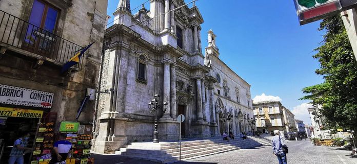 Abruzzo settimana santa a Sulmona tra riti e confetti