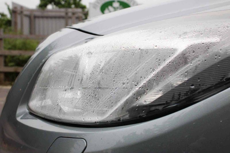 Auto: fari che si appannano, cause e rimedi veloci 3 Auto: fari che si appannano, cause e rimedi veloci