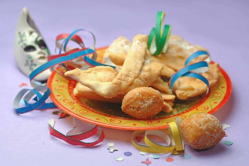 Carnevale, 2 dolci carnevaleschi tradizionali 2 Carnevale, 2 dolci carnevaleschi tradizionali