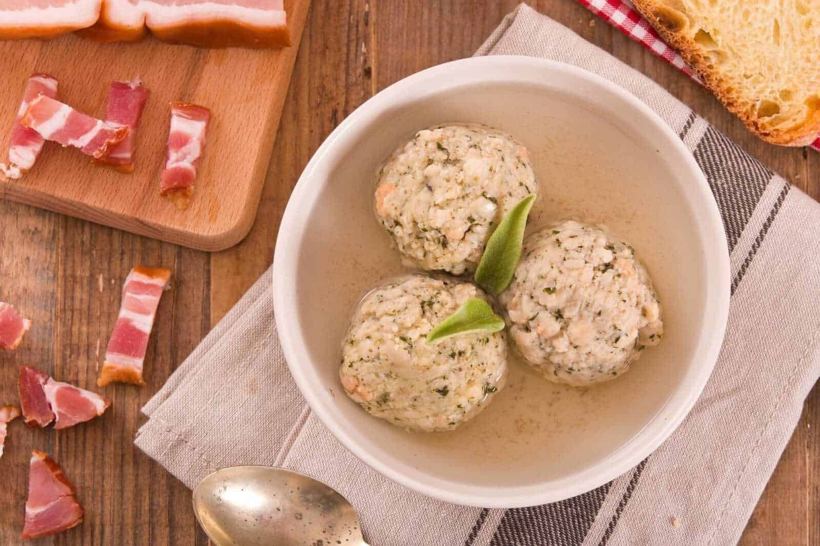 Canederli della cucina tradizionale trentina