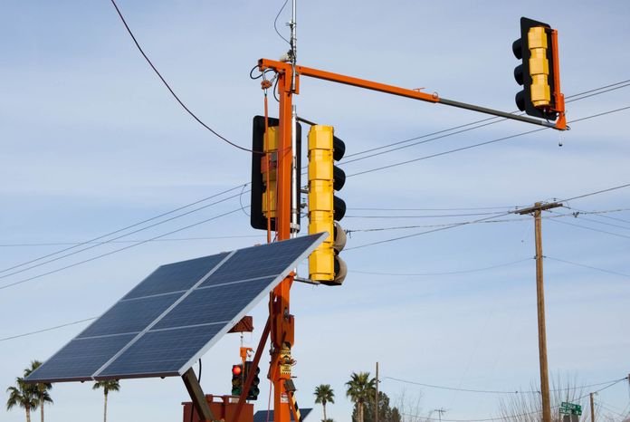 Il semaforo a energia solare autonomo a led funziona?