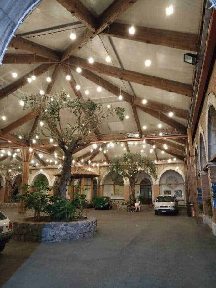La sera di Natale a Cava dei Tirreni, un borgo medievale, in provincia di Salerno