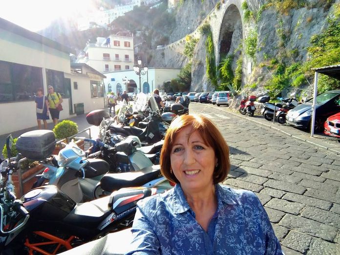 Amalfi in moto lungo la costa amalfitana