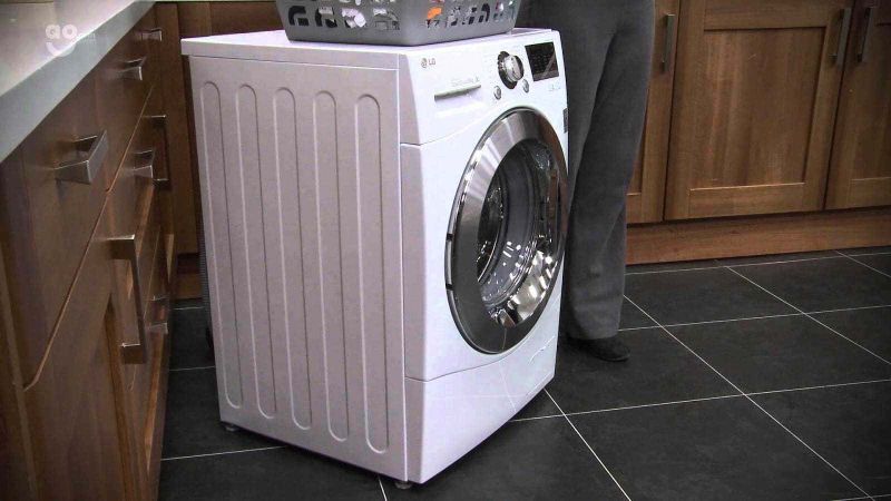 Lavatrice LG F12A8TDSA vista frontale