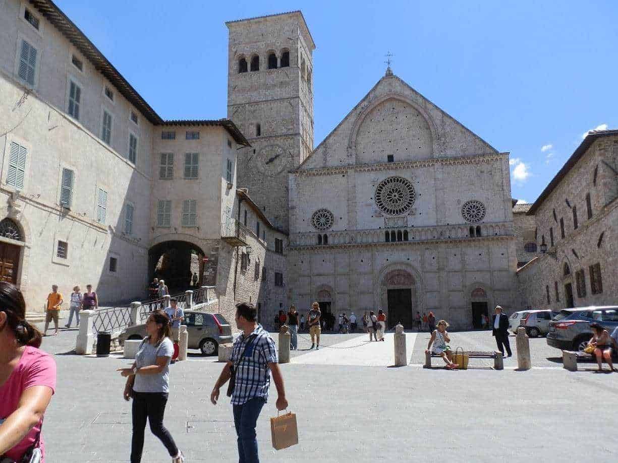 Visitare Assisi in un giorno: itinerario e dove dormire