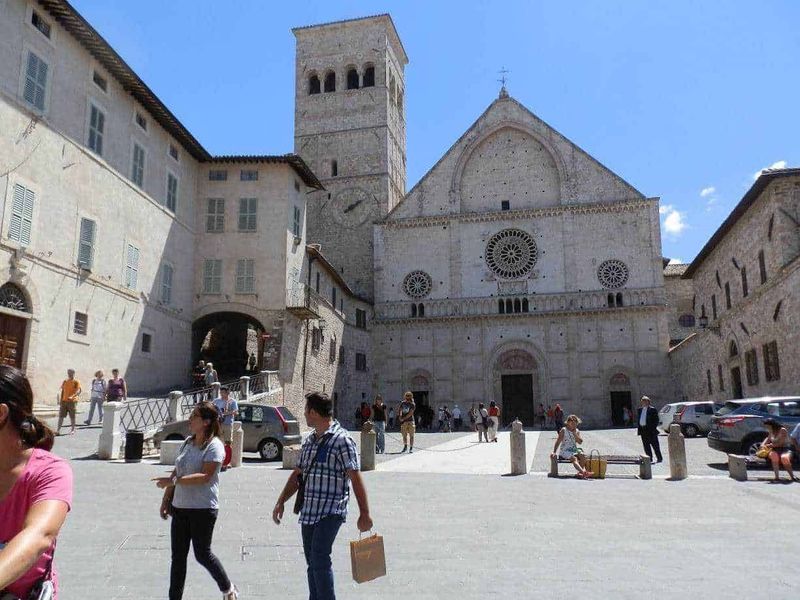 Visitare Assisi in un giorno: itinerario e dove dormire 4 Visitare Assisi in un giorno: itinerario e dove dormire