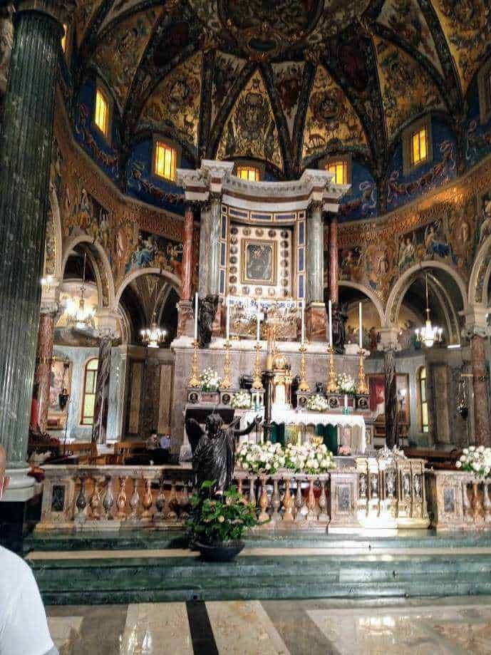 santuario mariano altare