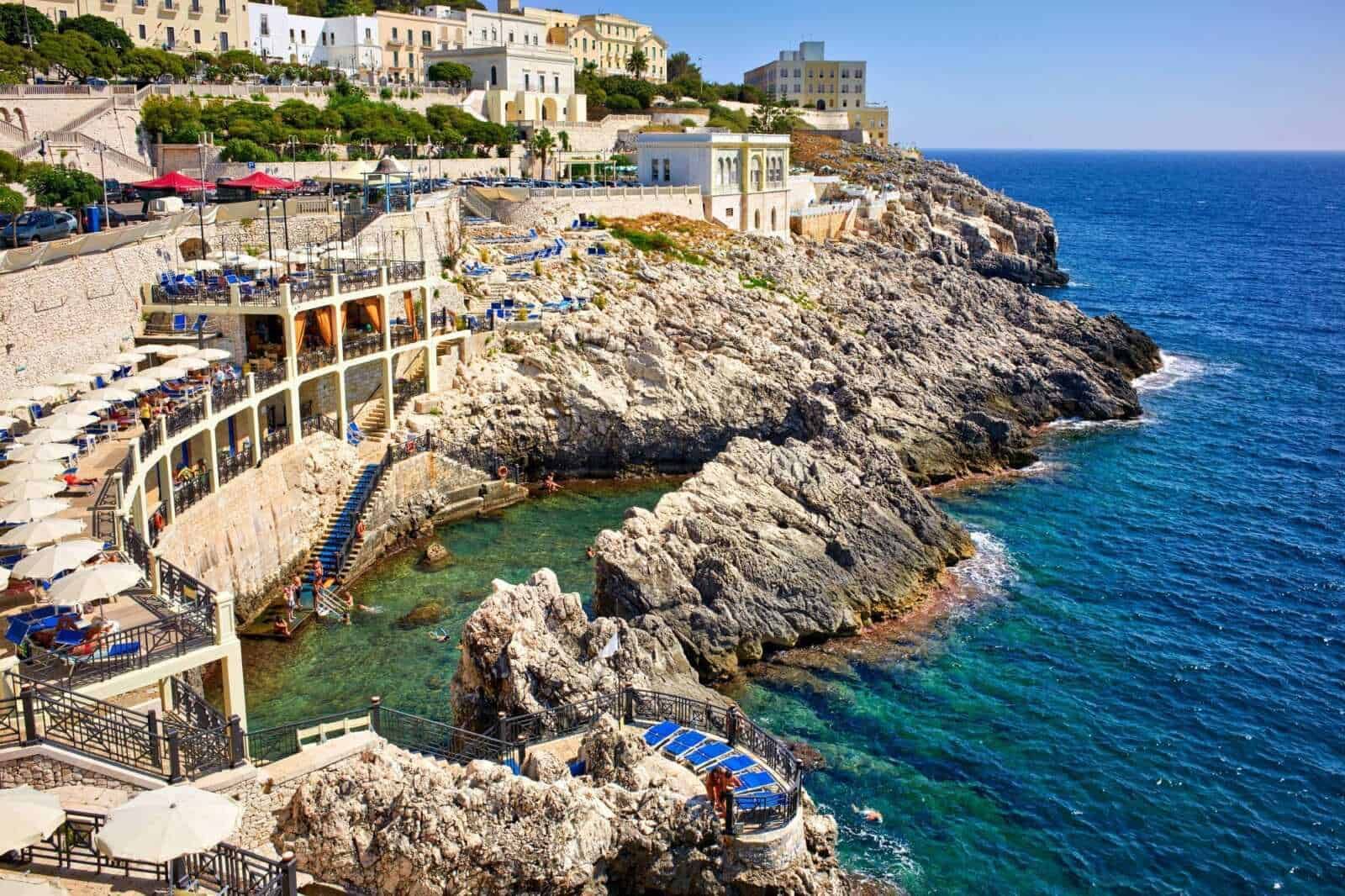 Santa Cesarea terme, 15 giorni immersi nel blu cobalto