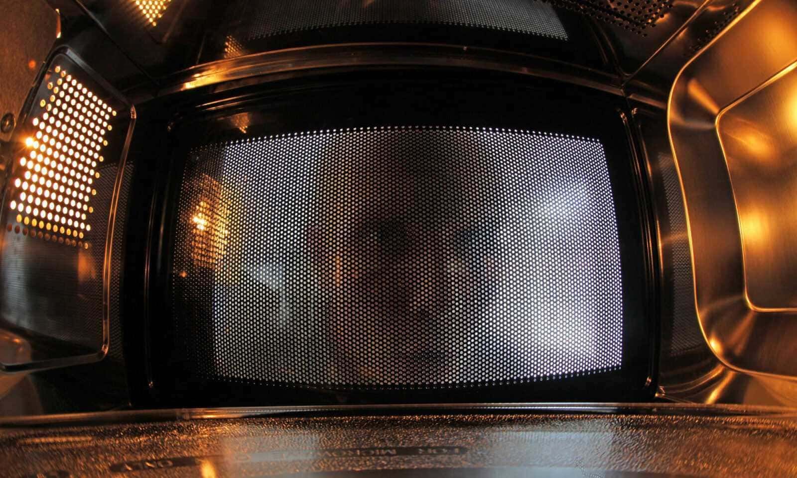 Forno microonde per ogni esigenza De Longhi