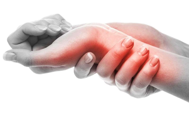 10 malattie autoimmuni gravi: quali sono e quali esami fare 4 Artrite reumatoide con dolore e infiammazione articolare