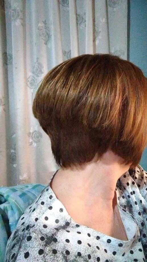 Caschetto corto obliquo donne over 60 anni