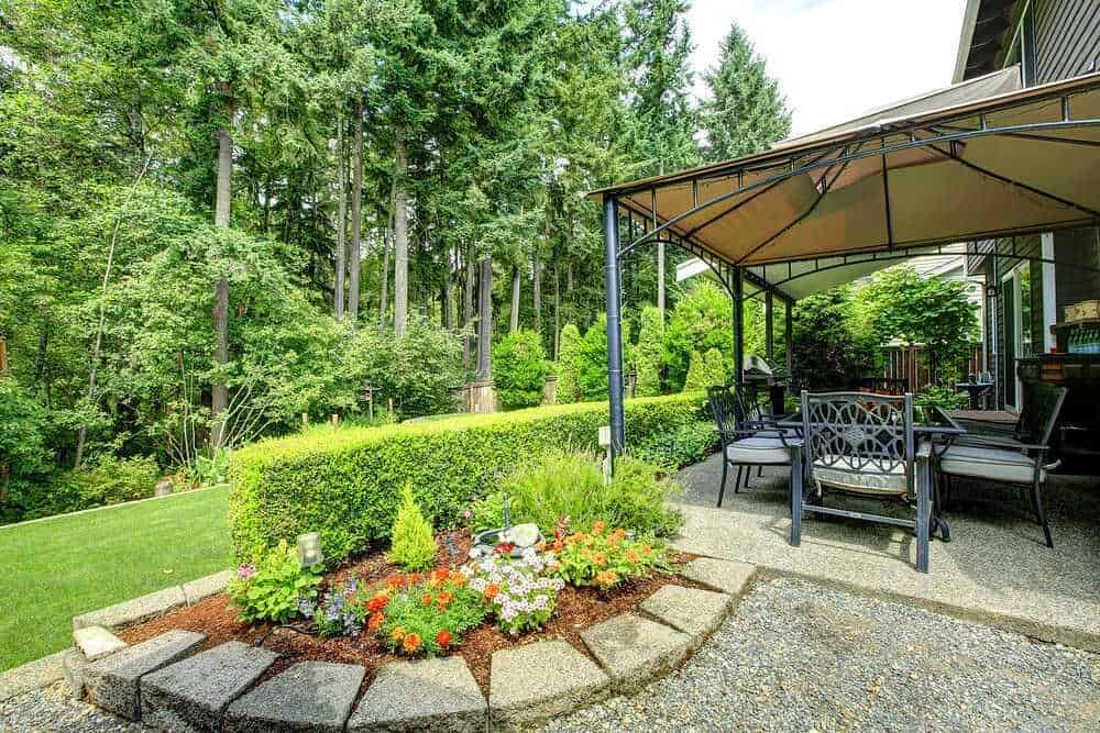 Arredare un giardino, idee utili per renderlo più vivibile
