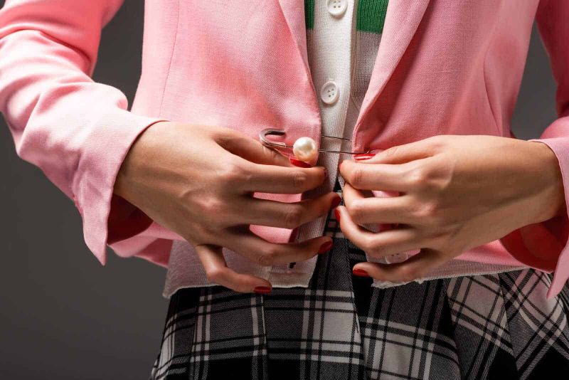 Differenza tra abbottonatura uomo e donna nei secoli 6 Differenza tra abbottonatura uomo e donna