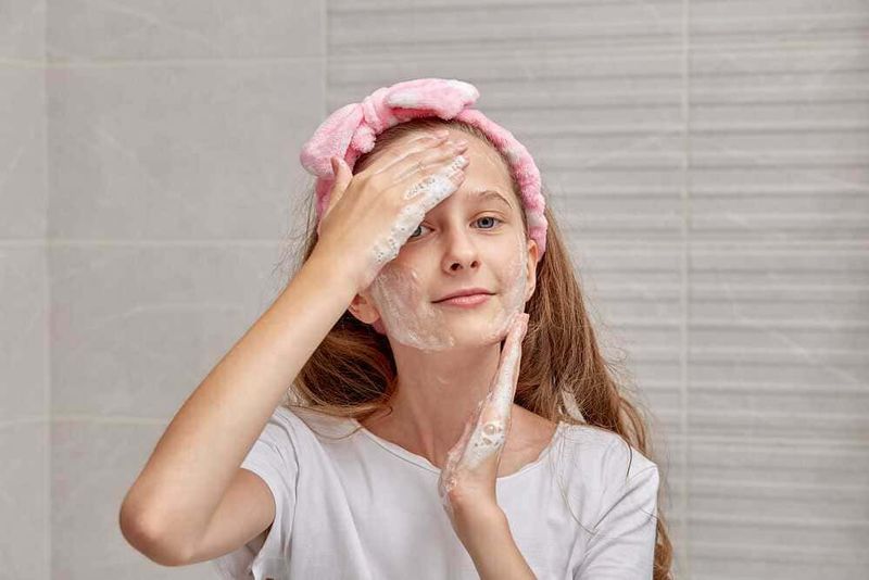 4 motivi per non detergere il viso la mattina 5 4 motivi per non detergere il viso la mattina