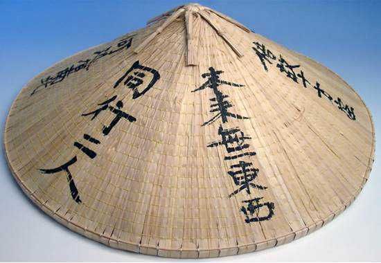 Cappello di paglia a tesa larga kasa - il "biglietto da visita" dell'Asia
