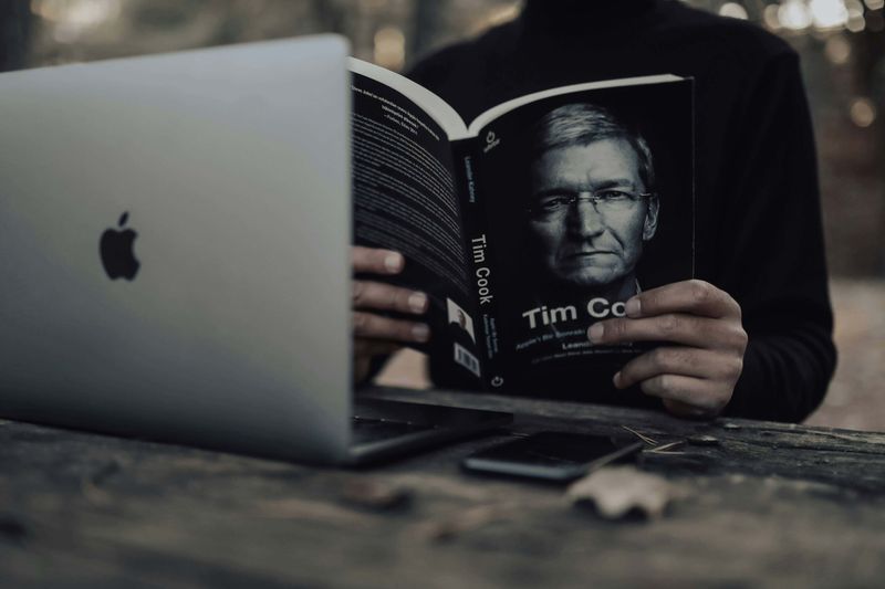 Il Libro Digitale: Pro e Contro della Lettura Digitale 3 La Rivoluzione Libro Digitale: Pro e Contro