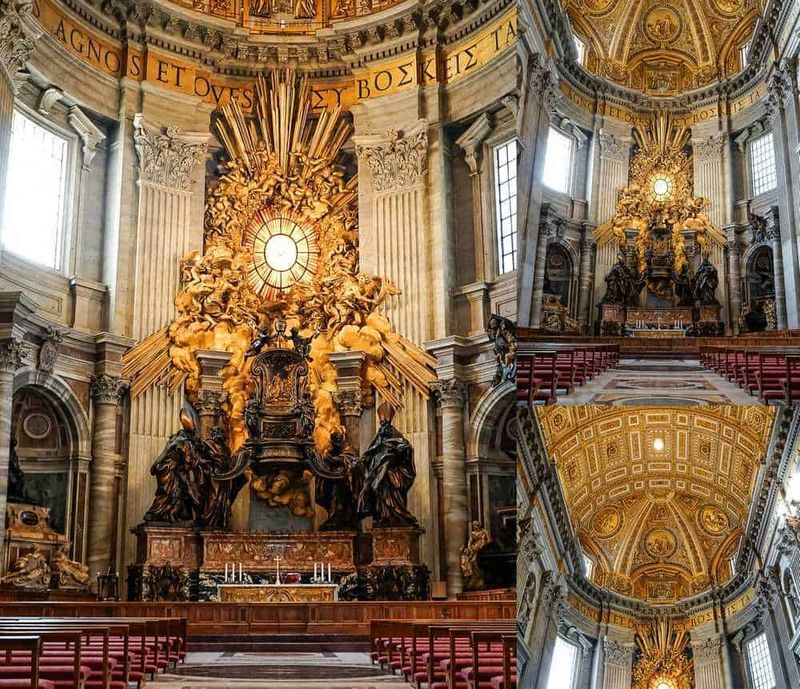 Basilica di San Pietro: Storia e Segreti 5 Alt text: Vista dell'interno della Chiesa di San Carlo alle Quattro Fontane a Roma con decorazioni barocche ornate e dettagli dorati.