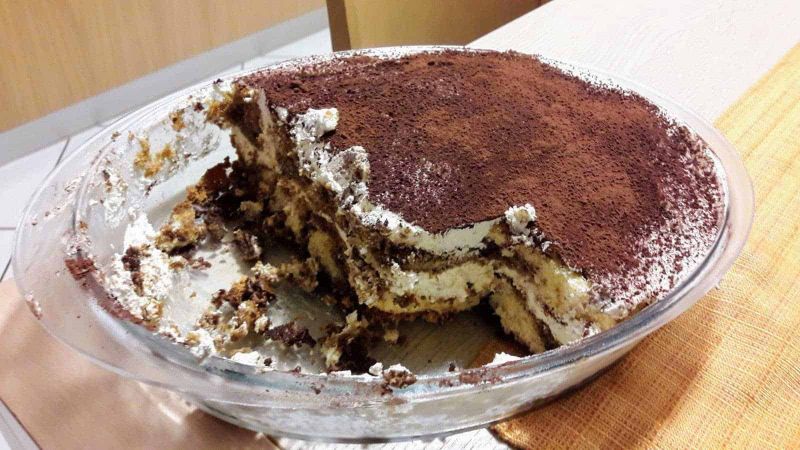 Tiramisù al limoncello per amanti sapori agrumati 6 Delizioso tiramisù fatto in casa con mascarpone, caffè e cacao, perfetto dessert italiano tradizionale. Ricetta semplice e gustosa, ideale per ogni occasione speciale.
