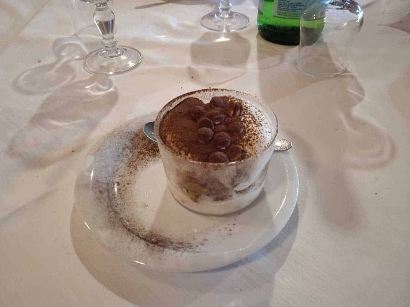 Limoncello Ricetta della Nonna: Varianti regionali 6 Delizioso tiramisù con cacao e nocciole