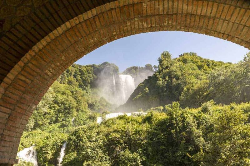 Cascata delle Marmore cosa vedere in Umbria: cascata artificiale 4 Cascata delle Marmore in Umbria vista dal percorso panoramico