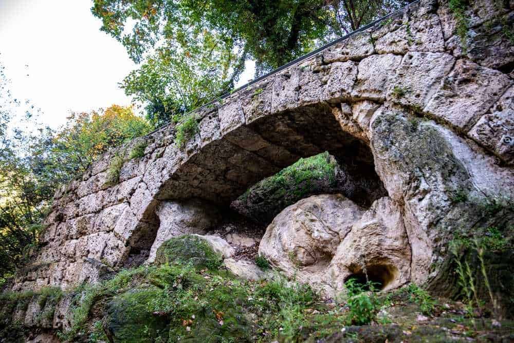 Antico ponte di pietra