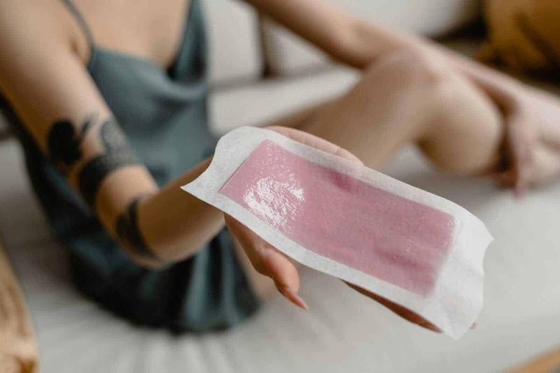 Come Eliminare i Peli dal Viso in Modo Naturale 4 Filtro per ceretta, cera depilatoria rosa in foglio di cera adesiva, pulizia e cura della pelle, depilazione fai da te, prodotti per estetica e benessere, cura del corpo, trattamento depilatorio, bellezza e cura personale.