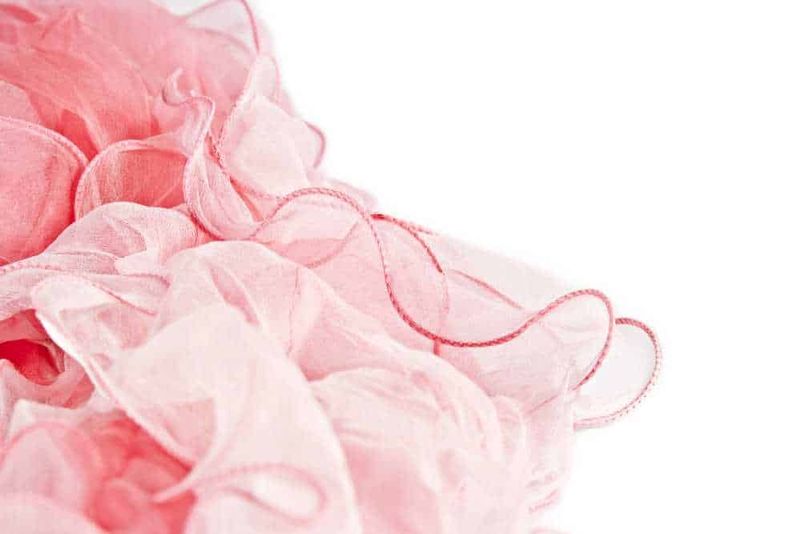 Come avvolgere un pacco regalo con foulard 4 Sciarpa di seta rosa