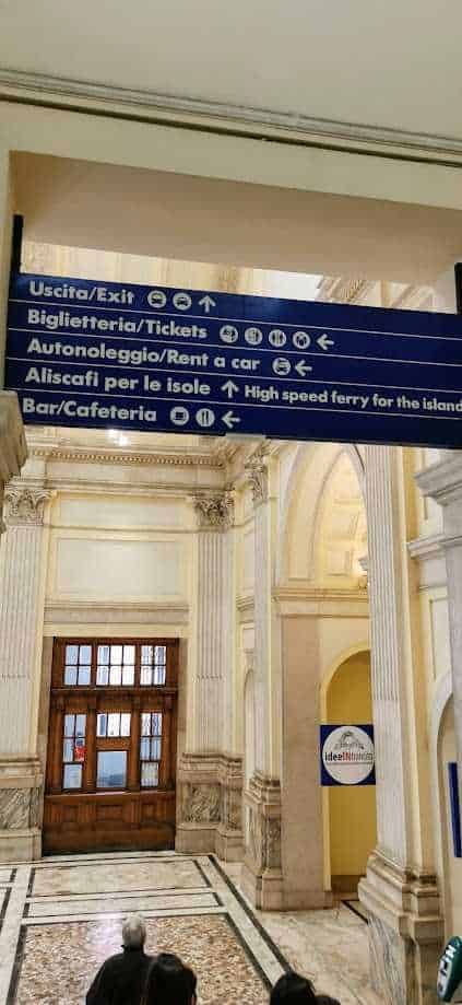Stazione treni Mergellina a Napoli