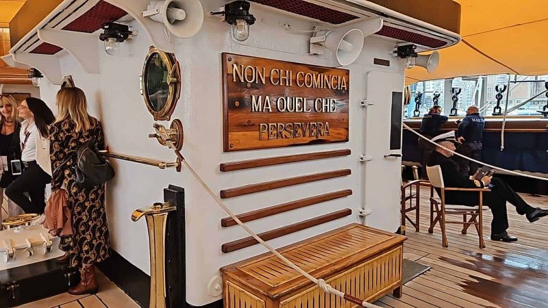 Amerigo Vespucci a Napoli 2025: cosa sapere 7 Nome file: barca-ristorante-mare-italiano-interni.jpg.