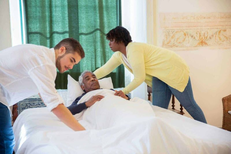 Il potere terapeutico della relazione: anziani e badanti per un benessere emotivo duraturo 2 Il potere terapeutico della relazione: anziani e badanti per un benessere emotivo duraturo