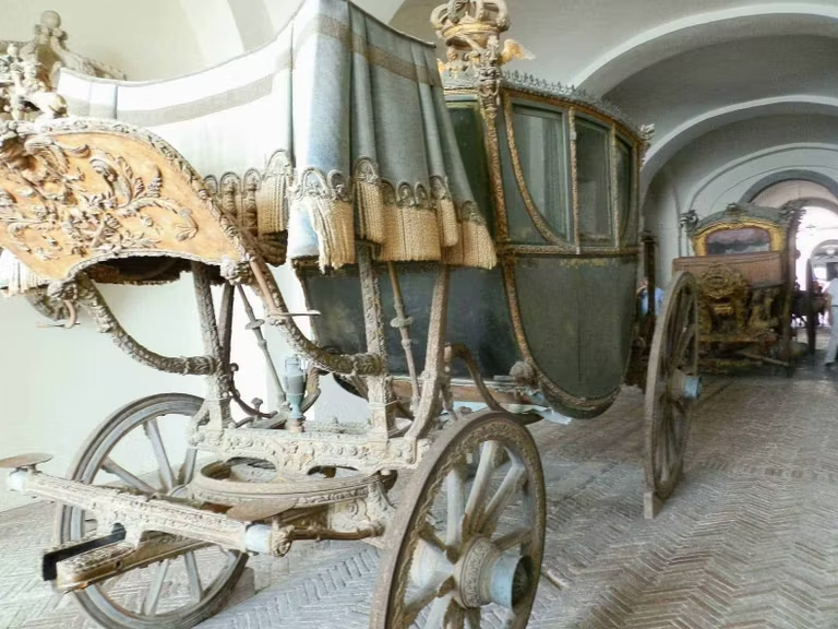 Certosa San Martino Napoli: Cosa vedere e curiosità 8 Carrozze reali e oggetti borbonici