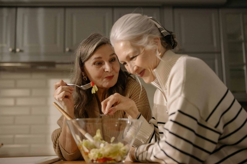 Dieta Mediterranea: il Segreto della Lunga Vita 2 Il gusto della lunga vita: come la dieta mediterranea resta un pilastro di benessere per gli anziani
