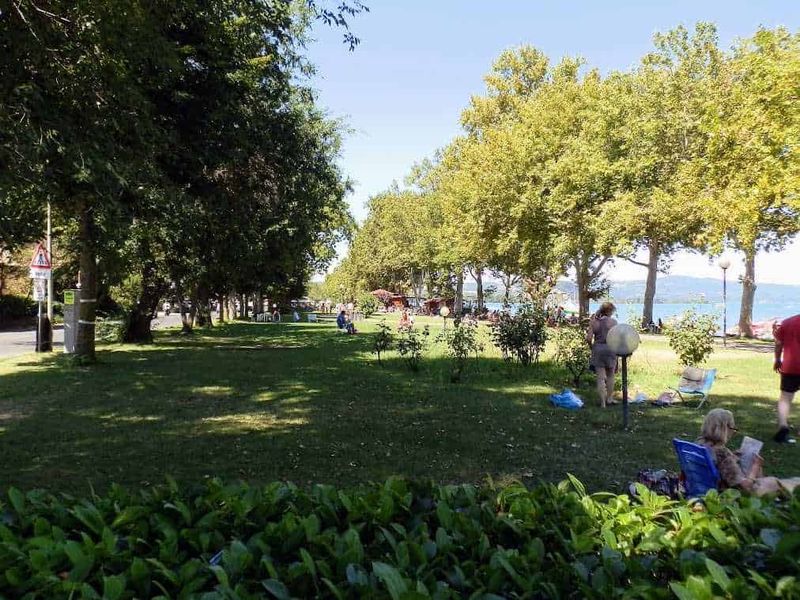 Marta (VT): cosa vedere, dove si trova e Fiume Marta | Lago di Bolsena 3 Il lungolago di Marta con vista sul Lago di Bolsena