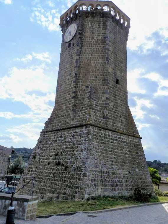 Marta (VT): cosa vedere, dove si trova e Fiume Marta | Lago di Bolsena 5 Torre dell'Orologio, simbolo del borgo di Marta