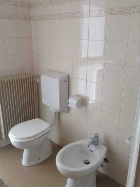 Toilette turca o europea? Differenze, benefici per la salute e quale scegliere 2 Toilette turca o europea? Un viaggio (igienico) tra culture e abitudini