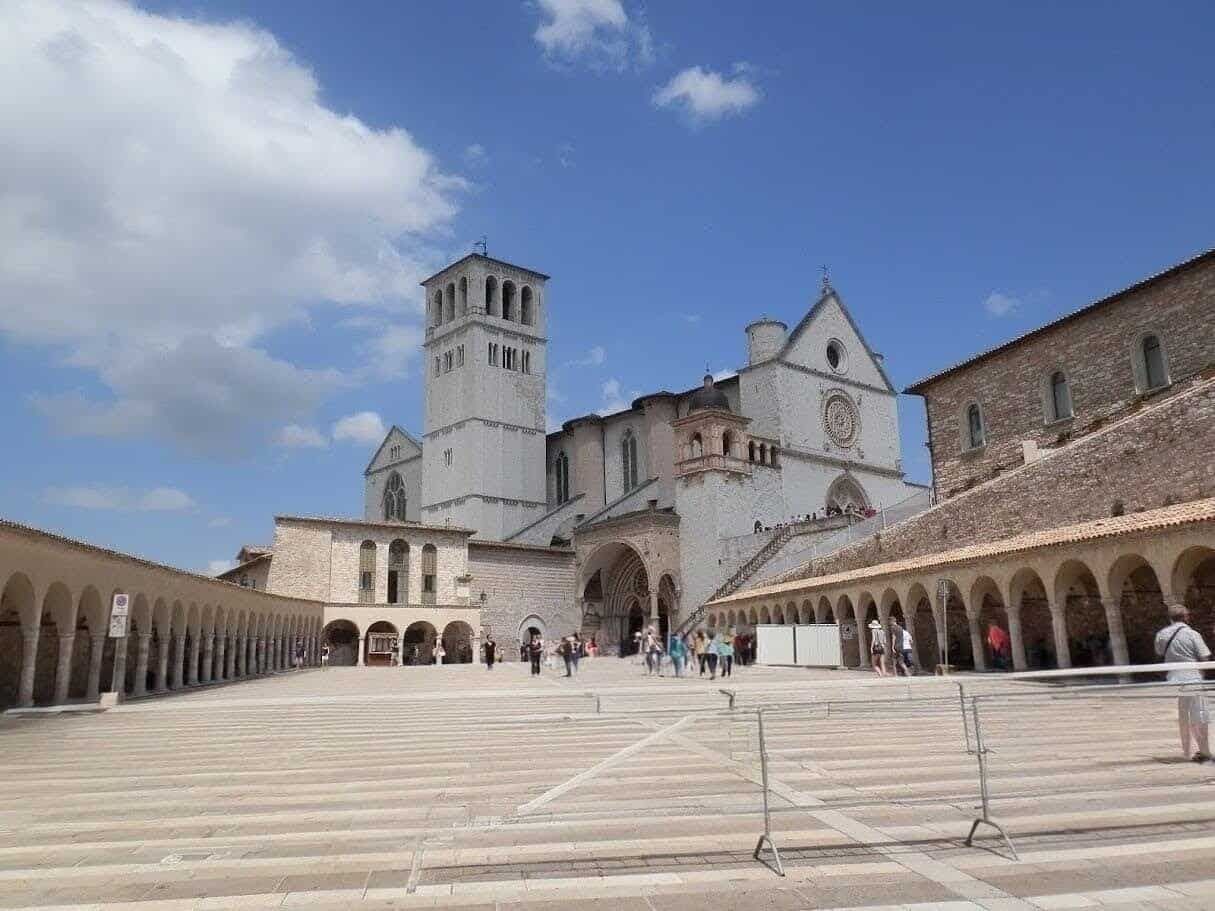 Sagrato della Basilica di San Francesco ad Assisi