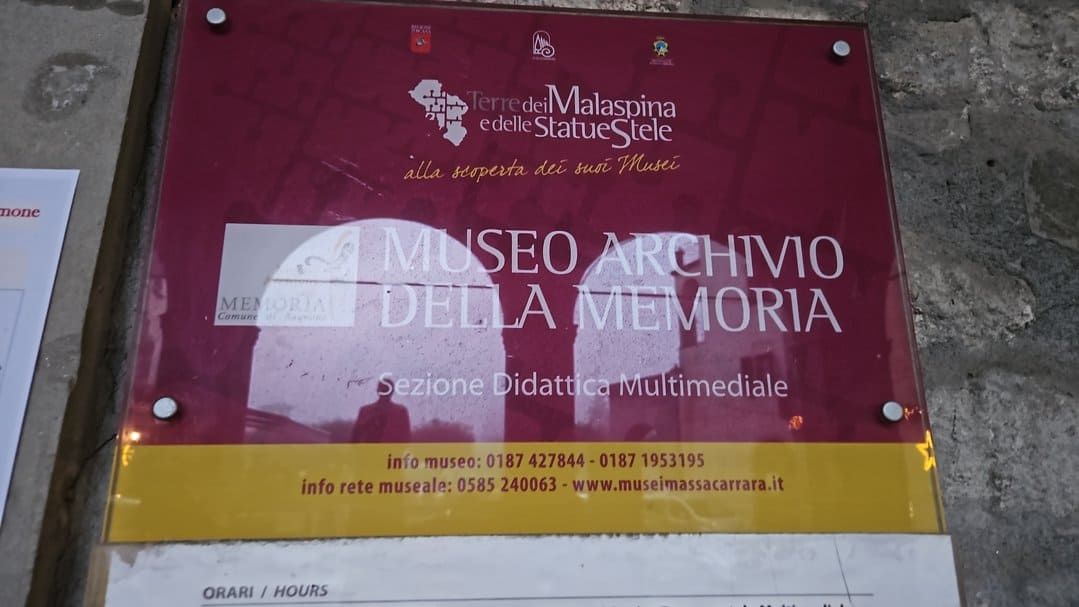 Museo Archivio della Memoria, museo storico con sezione didattica multimediale, esposizione permanente e informazioni su musei e monumenti a Massacarrara, Toscana.