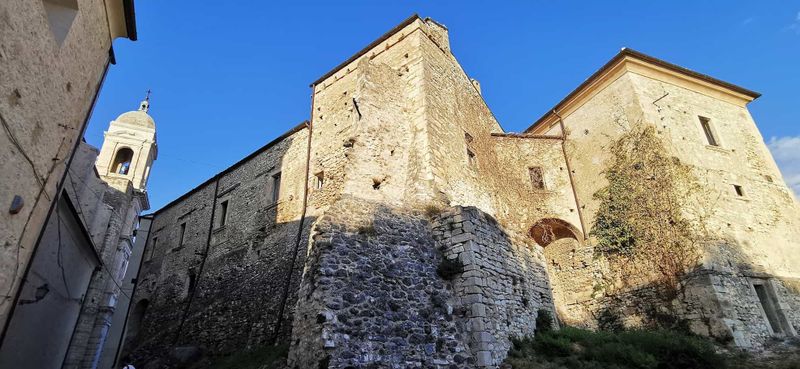Come si riconoscono le case-torri medievali 3 Perché gli ingressi delle case-torri erano spesso rialzati