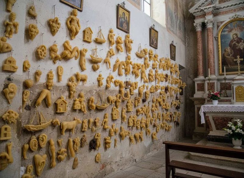 Cosa sono gli ex voto in cera anatomici 2 Sculture di cera in stile sacro nella chiesa italiana.