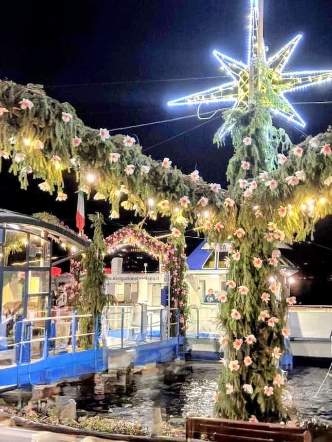 Festa dei fiori Monte Isola 2025 dopo 10 anni 10 Navilux-bernardin-edicola-luci-navali-connessione-4K.