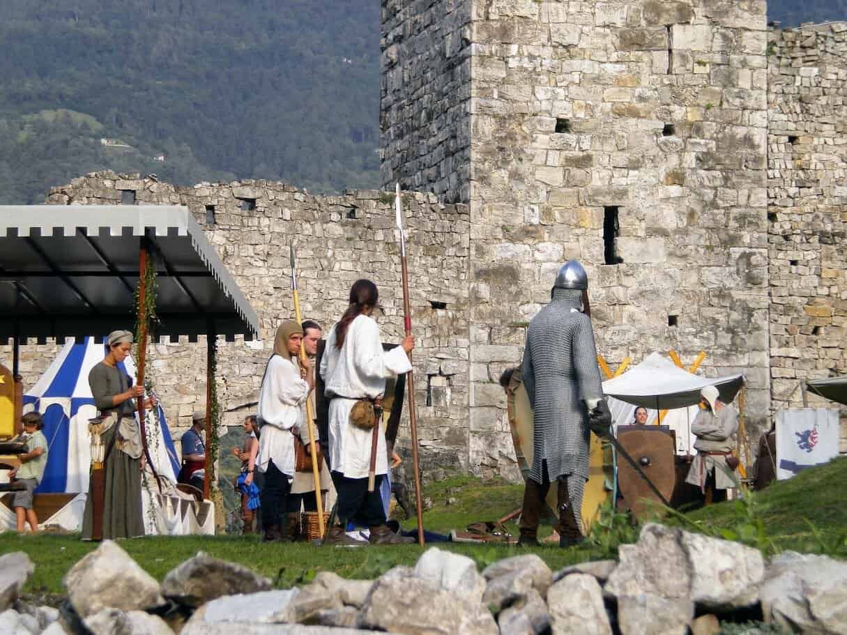 10 Armi usate nel medioevo dal pugnale alle lance