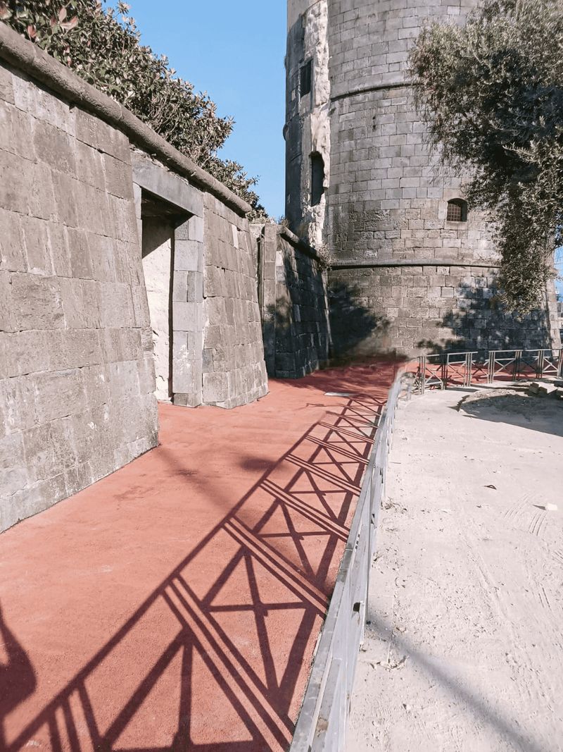 6 Chiostri Borbonici Rigenerati a Napoli: Da Lanifici a Hub Creativi 6 torre aragonese a napoli