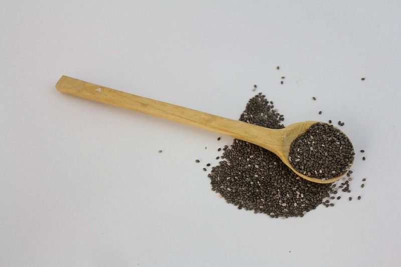 Semi di Chia: Benefici, rischi e come mangiarli 2 semi di chia
