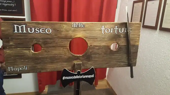 Ceppo torture Museo delle Torture Napoli atmosfere da brividi