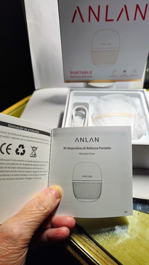 Dispositivo di bellezza portatile ANLAN con manuale d'uso, ideale per trattamenti di cura della pelle a casa, compatto e facile da usare.