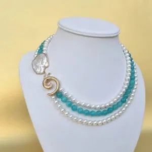 Collane di Perle: Eleganza senza tempo per ogni Stile 2 Collane di Perle: Eleganza senza tempo per ogni Stile. Emozionante collana di perle e amazzonite in argento – S – C106 – COLLANA DA DONNA – COLLANA A TRE FILI