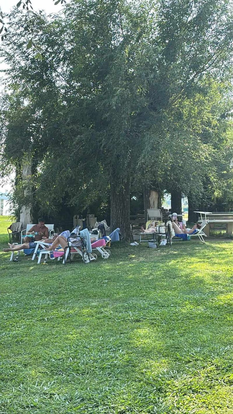 Sarnico cosa vedere: Ville Liberty, lungolago e Cantieri Riva 7 Sarnico con bambini e dove fare il bagno