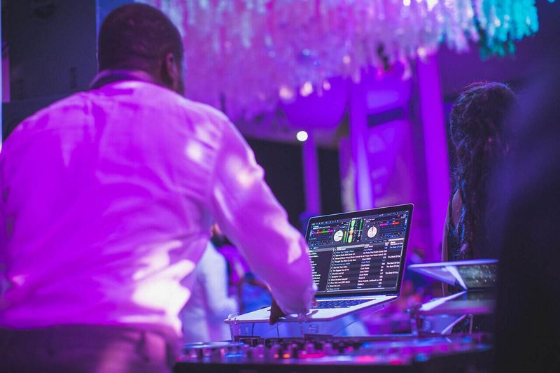 L'arte di dar ritmo ai momenti: perché la musica è il cuore di ogni evento lifestyle 2 Musica per eventi: L'arte di dar ritmo ai momenti: perché la musica è il cuore di ogni evento lifestyle
