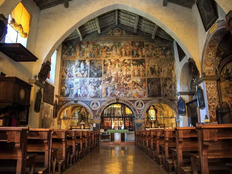 8 attrazioni a Varallo e dintorni in Valsesia 4 Santa Maria delle Grazie - la "Parete Gaudenziana"