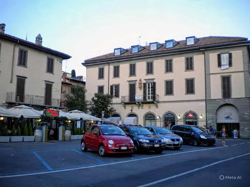 Sarnico cosa vedere: Ville Liberty, lungolago e Cantieri Riva 2 Sarnico cosa vedere: Ville Liberty, lungolago e Cantieri Riva
